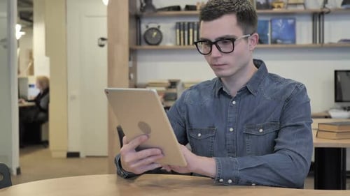 Angry Man réagit à la perte en ligne