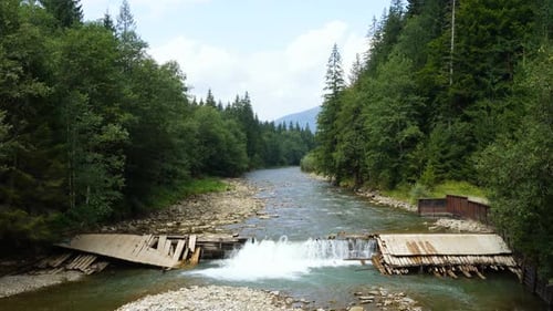 Wunderschöner Mountain River