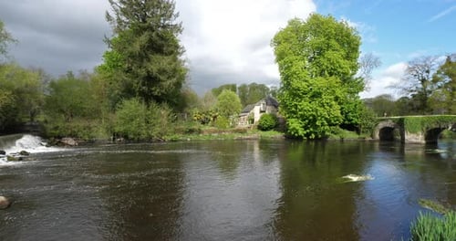La rivière Blavet, Bon repos sur Blavet, département des Côtes d'Armor, Bretagne en France