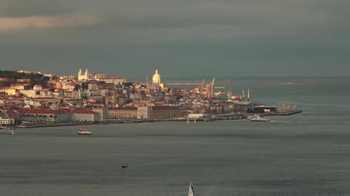 Altstadt von Lissabon bei Sonnenuntergang