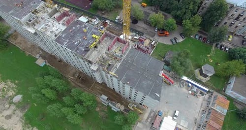 Inspection verticale d'un chantier de construction d'un bâtiment à plusieurs étages