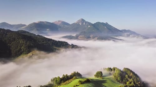 Luftaufnahme nebliger Wolken in Green Mountain