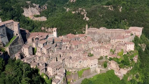 Voando sobre Sorano, Itália