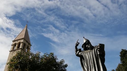 Lapso de tiempo de la estatua del obispo Gregorio de Nin