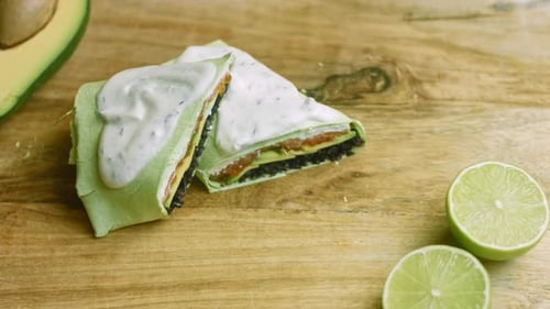 Kombination aus Sushi und Burritos