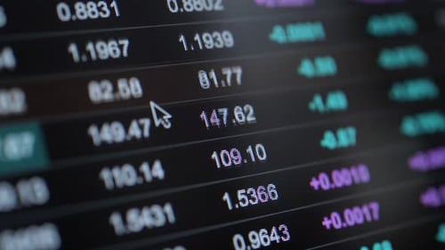 Computador de comerciantes de ações on-line