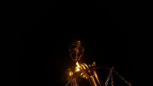 Goldene Themis-Statue verkleinern