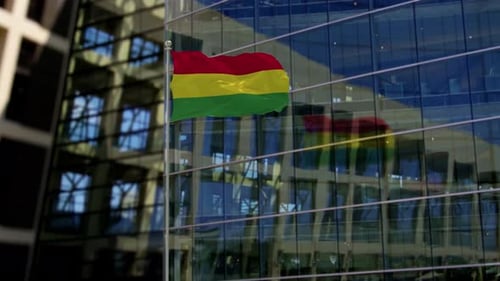 Flagge Boliviens weht auf einem Wolkenkratzer-Gebäude
