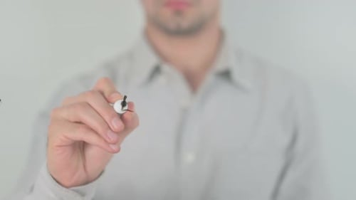 Belichtung mit der Hand auf dem Bildschirm schreiben