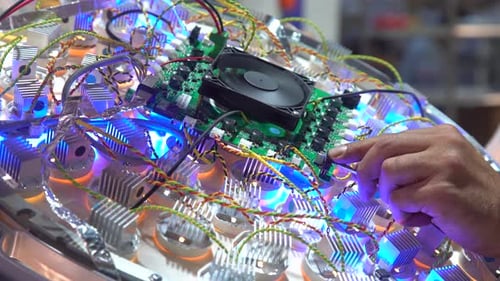 Elektriker produziert LED-Stromkreis
