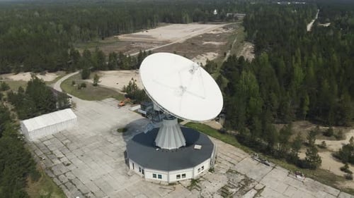 Centro de radioastronomia com telescópio observatório