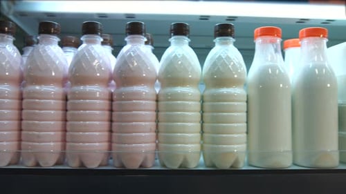 Productos de leche agria en supermercado