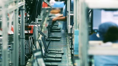 Travailleurs de chaînes de montage, usine de fabrication d'ordinateurs portables