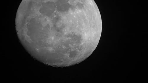 Imagen de la luna a través de un telescopio