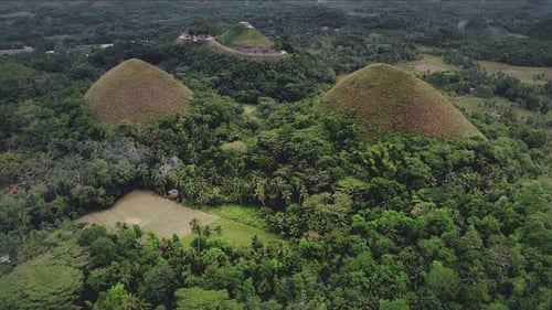 Vue aérienne de la campagne philippine, île de Bohol, Chocolate Hills