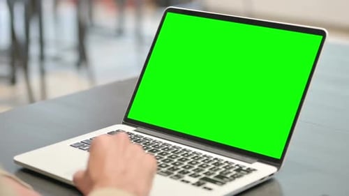 Using Laptop with Green Screen