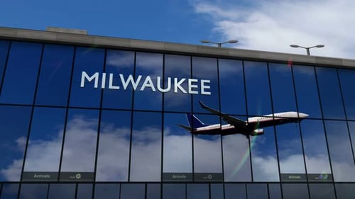 Avión aterrizando en el aeropuerto de Milwaukee, Wisconsin, EE. UU.
