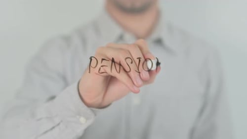 Pensão escrevendo na tela com a mão