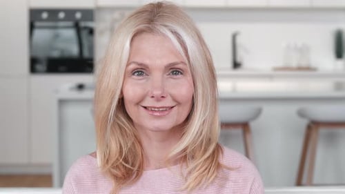 Smiling woman looking at the camera in kitchen