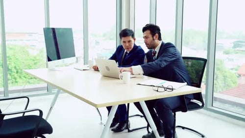 Arbeitssuchender im Vorstellungsgespräch mit dem Manager