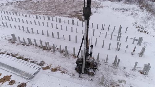 Pile bore machine lifted a reinforced concrete pile with a cable 18