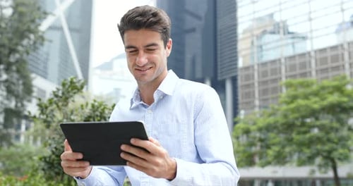 Caucasian man use of tablet computer