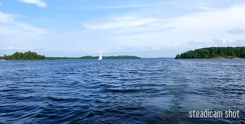 Segeln Sie zwischen den Inseln