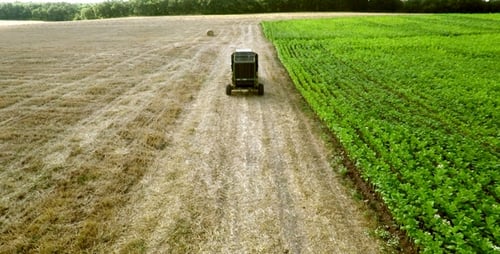 Traktor mit Ballenpresse 15