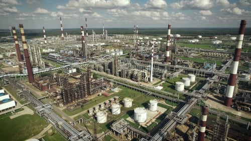 Vue aérienne de l'usine de raffinage de pétrole