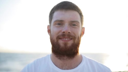 Visage De Jeune Homme Souriant Heureux Sur La Plage 57