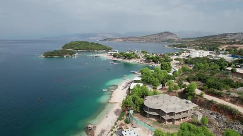 Luftaufnahme Exotischer Strand mit türkisfarbenem Wasser in Albanien Ksamil-Inseln