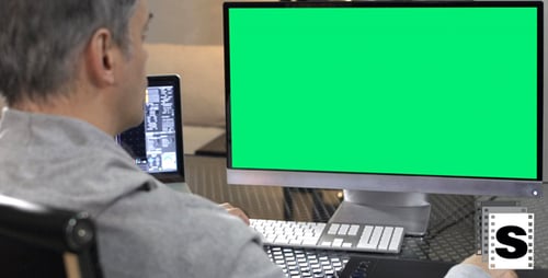 Designer mit Greenscreen