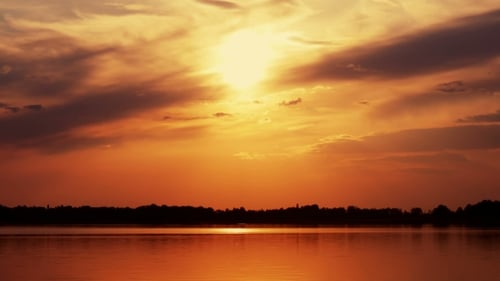 Color Puesta de sol sobre el río