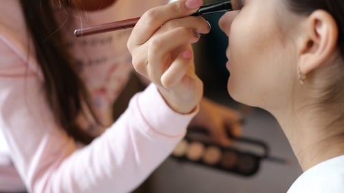 Makeup Artist Makes a Girl Beautiful Makeup