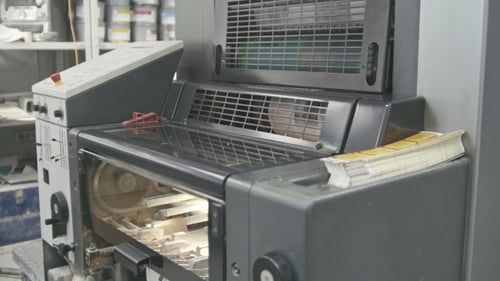 Maschinenarbeiten in der Druckerei, Polygraph-Industrie - Reinigungsgeräte, Frontansicht