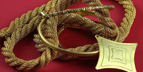Goldener Schmuck