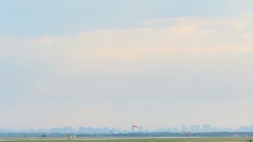 Flugzeug nähert sich vor Landung