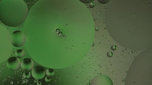 Makrostruktur bunter Ölblasen. Chaotische Bewegung. Abstrakter mehrfarbiger Hintergrund.
Muster