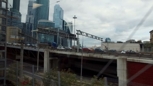 Moderne Architektur und Verkehr in Moskau
