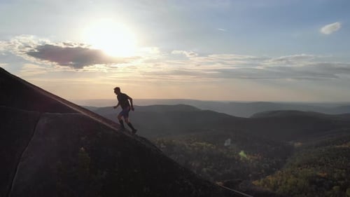 Narbenbildung auf dem Ridge bei Sonnenuntergang