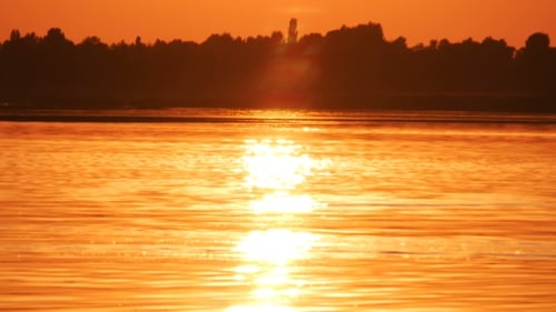 Spiegelung bei Sonnenuntergang