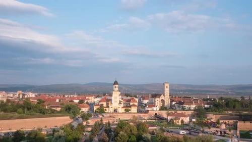 Zeitraffer über der Stadt Alba Iulia