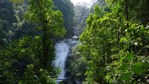 Sirithan-Wasserfall im Doi Inthanon-Nationalpark Chom Nd
