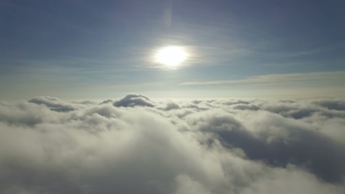 Über den Wolken fliegen