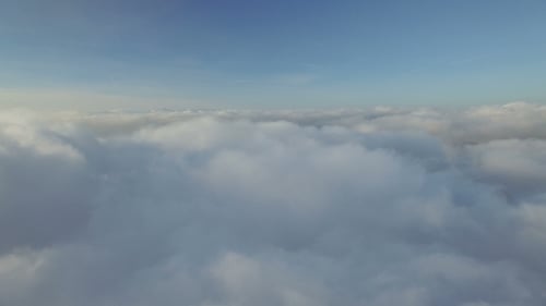 Voando acima das nuvens