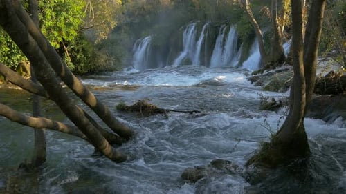 Río Trebizat y cascada de Kravice