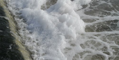 Eau en éruption