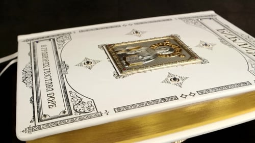 Schmuck, Die Bibel in Stichen von Gustave Dore auf Russisch, Kostbares Buch der Bibel, Religion