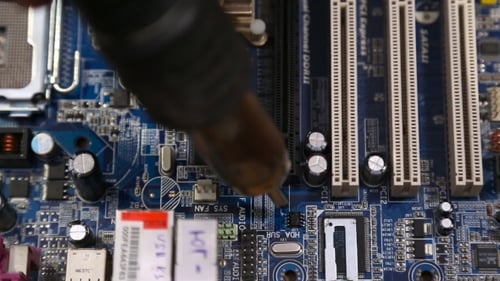 Master Repairing Computer Board