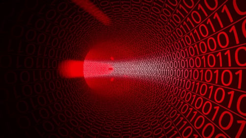Vol à travers un tunnel rouge abstrait fait de zéros et de uns